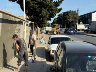 Rayon İcra Hakimiyyətinin başçısı Adil Əliyev Yeni Suraxanı qəsəbəsində aparılan əsaslı yenidənqurma işləri ilə yerində tanış olub