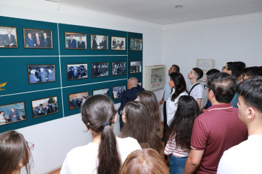 Suraxanı Rayon İcra Hakimiyyətinin təşkilatçılığı ilə “Ahılların təcrübəsi – Gənclərin gələcəyi” adlı layihə çərçivəsində növbəti görüş “Suraxanı maşınqayırma zavodu” ASC-də uzun illər direktor vəzifəsində çalışmış, rayon Ağsaqqallar şurasının sədri Arif Babayev ilə təşkil olunub