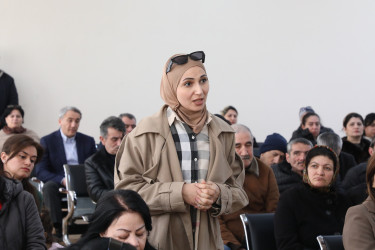 Fevralın 18-də RİH başçısı növbəti dəfə 97 nömrəli tam orta məktəbdə Əmircan qəsəbəsinin sakinləri ilə görüşüb