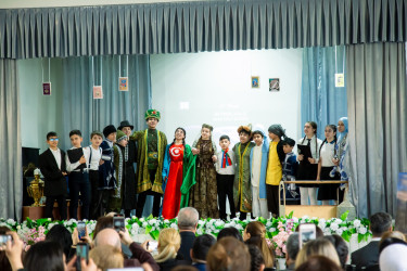 21 Fevral – Beynəlxalq Ana dili günü münasibətilə Suraxanı rayonu, 226 nömrəli tam orta məktəbdə “Ana dilim, varlığım” adlı ədəbi-bədii gecə keçirilib