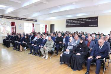 Sentyabrın 24-də RİH başçısı Adil Əliyev Hövsan qəsəbəsində yerləşən 281 saylı tam orta məktəbdə sakinlərlə səyyar görüş keçirib