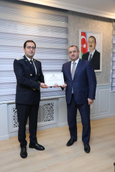 Azərbaycanda prokurorluq orqanlarının yaranmasının 107 illiyi və  prokurorluq işçilərinin peşə bayramı günü münasibətilə Suraxanı Rayon İcra Hakimiyyətinin başçısı Adil Əliyev, Rayon prokuroru Rəşid Mahmudov, RİHB-nin müavinləri və rayon Prokurorluğunun əməkdaşları Ümummilli lider Heydər Əliyevin Suraxanı rayonunda adını daşıyan parkda ucalan abidəsini ziyarət edib, önünə gül dəstələri düzərək xatirəsini ehtiramla anıblar