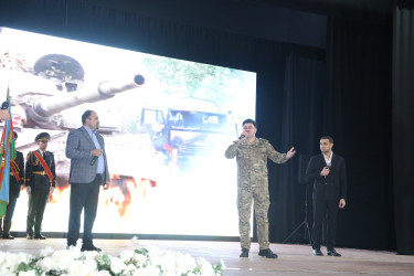 Suraxanıda “Konstitusiya və Suverenlik İli” çərçivəsində Şanlı tariximizin ən şərəfli və qürurverici səhifələrinə həkk olunmuş 8 noyabr – Zəfər gününün 5-ci ildönümü münasibətilə “Zəfər Bayrağına düzlən!” adlı vətənpərvərlik tədbiri keçirilib