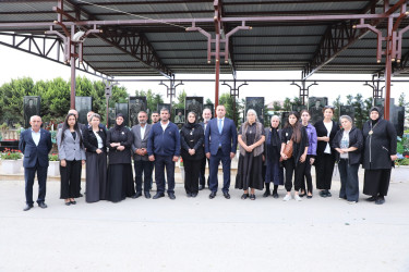 27 sentyabr – Anım günü ərəfəsində Suraxanı rayonunda şəhid məzarları ziyarət edilir