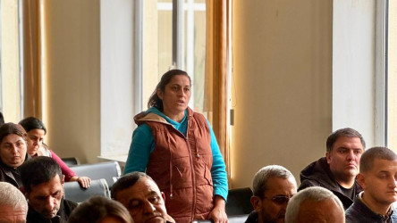 Oktyabrın 22-də Suraxanı Rayon İcra Hakimiyyətinin başçısı Adil Əliyev E.Cəfərov adına 118 №-li tam orta məktəbdə Hövsan qəsəbə sakinləri ilə görüşüb