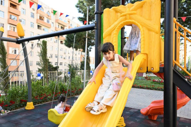 “Bizim həyət” layihəsi çərçivəsində yenilənmiş növbəti həyət sakinlərin istifadəsinə verilib