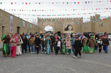 Baharın gəlişinin carçısı olan Novruz bayramı Suraxanı rayonunda böyük izdihamla qeyd olunub. Martın 17-də “Atəşgah məbədi” Dövlət Tarix-Memarlıq Qoruğunda Suraxanı Rayon İcra Hakimiyyətinin təşkilatçılığı ilə “Şəhərsalma və Memarlıq İli” çərçivəsində “Baharın memarlıq izi” adlı Novruz Festivalı keçirilib