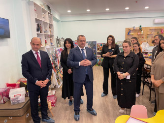 31 Dekabr - Dünya Azərbaycanlılarının Həmrəyliyi Günü və Yeni il bayramı münasibətilə Suraxanı Rayon İcra Hakimiyyətinin başçısı Adil Əliyev və müavinləri "Azərbaycan Uşaqları" İctimai Birliyinin nəzdində 2007-ci ildən fəaliyyət göstərən Uşaq Sığınacağı - Reinteqrasiya Mərkəzinin sakinlərini ziyarət ediblər