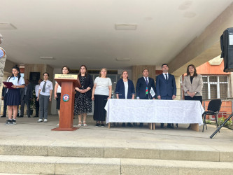 Sentyabrın 15-də “Bilik Günü”nə həsr olunmuş tədbirlərdə Rayon İcra Hakimiyyətinin məsul  əməkdaşları iştirak edərək Rayon İcra Hakimiyyəti başçısının təbriklərini çatdırıblar