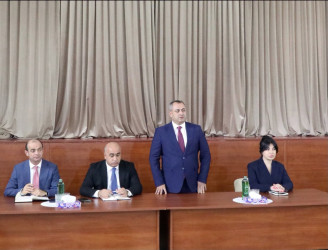 Avqustun 25-də Suraxanı Rayon İcra Hakimiyyətinin başçısı Adil Əliyevin vətəndaşlarla növbəti səyyar görüşləri Zığ qəsəbəsində yerləşən 317 nömrəli, Qaraçuxur qəsəbəsində yerləşən 282 nömrəli və Əmircan qəsəbəsində yerləşən 114 nömrəli tam orta ümumtəhsil məktəblərində keçirilib