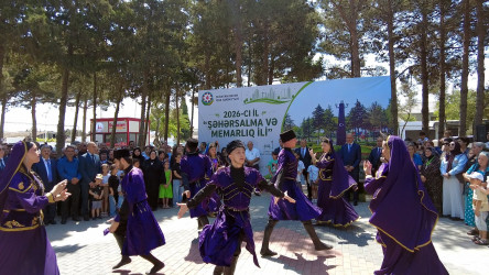 “Şəhərsalma və Memarlıq İli” çərçivəsində Suraxanı Rayon İcra Hakimiyyəti tərəfindən rayon ərazisində həyata keçirilən genişmiqyaslı abadlıq-quruculuq tədbirləri davam edərək Yeni Suraxanı qəsəbəsində də əsaslı yenidənqurma işləri aparılıb