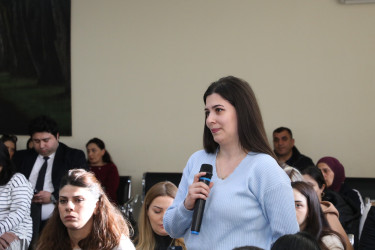 Yanvarın 7-də Suraxanı Rayon İcra Hakimiyyətinin başçısı Adil Əliyev B.Qulamoğlu adına 285 nömrəli tam orta ümumtəhsil məktəbdə Qaraçuxur qəsəbə sakinləri ilə görüşüb