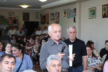 Suraxanı Rayon İcra Hakimiyyətinin başçısı Adil Əliyevin vətəndaşlarla növbəti səyyar görüşü iyulun 1-də Qaraçuxur qəsəbəsində yerləşən 104 saylı tam orta ümumtəhsil məktəbində keçirilib