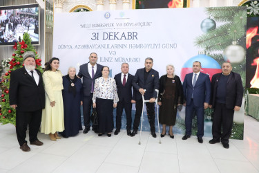 Suraxanı Rayon İcra Hakimiyyətinin və YAP Suraxanı Rayon Təşkilatının birgə təqdimatında “Konstitusiya və suverenlik ili” çərçivəsində 31 Dekabr - Dünya Azərbaycanlılarının Həmrəyliyi Günü və Yeni il bayramı münasibətilə “Milli həmrəylik və dövlətçilik” adlı tədbir keçirilib