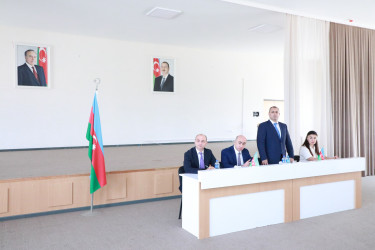 İyulun 9-da Hövsan qəsəbəsi, 172 saylı tam orta məktəbdə Suraxanı Rayon İcra Hakimiyyətinin başçısı Adil Əliyevin vətəndaşlarla növbəti səyyar görüşü keçirilib