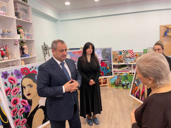 31 Dekabr - Dünya Azərbaycanlılarının Həmrəyliyi Günü və Yeni il bayramı münasibətilə Suraxanı Rayon İcra Hakimiyyətinin başçısı Adil Əliyev və müavinləri "Azərbaycan Uşaqları" İctimai Birliyinin nəzdində 2007-ci ildən fəaliyyət göstərən Uşaq Sığınacağı - Reinteqrasiya Mərkəzinin sakinlərini ziyarət ediblər