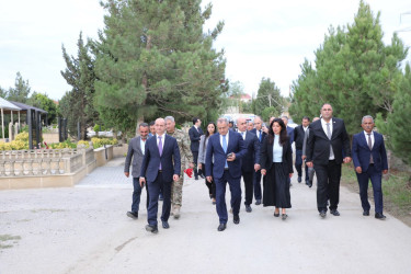 27 sentyabr – Anım günü ərəfəsində Suraxanı rayonunda şəhid məzarları ziyarət edilir