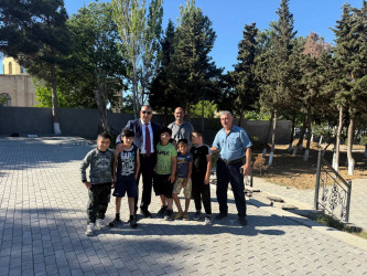 Rayon İcra Hakimiyyətinin başçısı Adil Əliyev Yeni Suraxanı qəsəbəsində aparılan əsaslı yenidənqurma işləri ilə yerində tanış olub