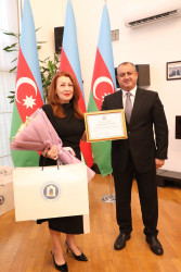Suraxanı Rayon İcra Hakimiyyətinin təşkilatçılığı ilə “5 oktyabr – Beynəlxalq müəllimlər günü”nə həsr olunmuş tədbir keçirilib.