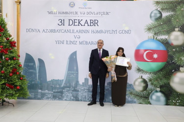 31 Dekabr - Dünya Azərbaycanlılarının Həmrəyliyi Günü və Yeni il bayramı münasibətilə rayonun ictimai həyatında fəal iştirakına görə bir qrup şəxs Rayon İcra Hakimiyyəti başçısının və YAP Suraxanı Rayon Təşkilatının Fəxri Fərmanları ilə təltif olunublar
