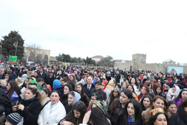 Baharın gəlişinin carçısı olan Novruz bayramı Suraxanı rayonunda böyük izdihamla qeyd olunub. Martın 17-də “Atəşgah məbədi” Dövlət Tarix-Memarlıq Qoruğunda Suraxanı Rayon İcra Hakimiyyətinin təşkilatçılığı ilə “Şəhərsalma və Memarlıq İli” çərçivəsində “Baharın memarlıq izi” adlı Novruz Festivalı keçirilib