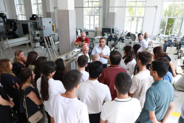 Suraxanı Rayon İcra Hakimiyyətinin təşkilatçılığı ilə “Ahılların təcrübəsi – Gənclərin gələcəyi” adlı layihə çərçivəsində növbəti görüş “Suraxanı maşınqayırma zavodu” ASC-də uzun illər direktor vəzifəsində çalışmış, rayon Ağsaqqallar şurasının sədri Arif Babayev ilə təşkil olunub