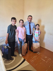 “İnsan Hüquqları Aylığı” çərçivəsində Suraxanı rayon İcra Hakimiyyətinin təşəbbüsü ilə qəsəbə bələdiyyələrində yaradılmış “Gender məsələləri və məişət zorakılığı ilə mübarizəyə dair komissiya” tərəfindən “1 İyun –Uşaqların Beynəlxalq Müdafiəsi Günü” münasibətilə aztəminatlı ailələrin xüsusi qayğıya ehtiyacı olan uşaqları ziyarət olunub və onlara hədiyyələr təqdim edilib