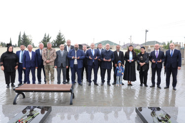 Suraxanı Rayon İcra Hakimiyyətinin başçısı Adil Əliyev və müavinləri Yeni Suraxanı, Binə, Hövsan, Zığ, Sabunçu və Qala qəsəbələrində vətənimizin müstəqilliyi və ərazi bütövlüyü uğrunda canlarını fəda etmiş şəhidlərimizin məzarlarını ziyarət ediblər
