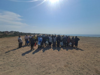 “Təmiz ölkəm” devizi altında keçirilən Ümumrespublika Təmizlik Marafonu çərçivəsində növbəti dəfə Xəzər dənizinin Suraxanı rayonu Hövsan sahili tullantılardan təmizlənib