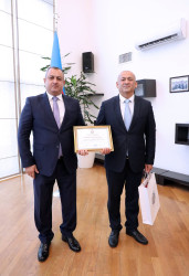 Suraxanı Rayon İcra Hakimiyyətinin başçısı Adil Əliyev 31 saylı Suraxanı ikinci Seçki dairəsi Dairə Seçki Komissiyasının sədri Bayramov İlham Möhübbət oğlunu və RİHB-nin Qaraçuxur qəsəbə inzibati ərazi dairəsi üzrə nümayəndəsi İbrahimov Yusif Nəsib oğlunu yubileyləri münasibətilə təbrik edib.