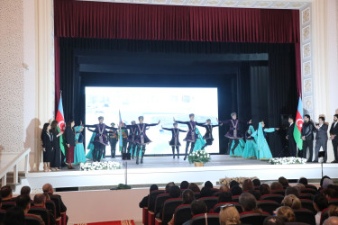 Suraxanıda “Konstitusiya və Suverenlik İli” çərçivəsində Şanlı tariximizin ən şərəfli və qürurverici səhifələrinə həkk olunmuş 8 noyabr – Zəfər gününün 5-ci ildönümü münasibətilə “Zəfər Bayrağına düzlən!” adlı vətənpərvərlik tədbiri keçirilib