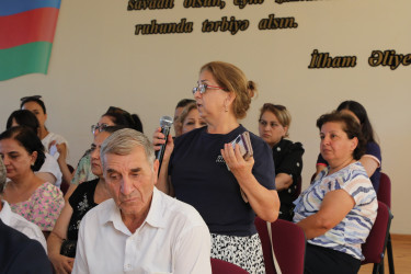 Sentyabrın 3-də Suraxanı Rayon İcra Hakimiyyətinin başçısı Adil Əliyev Qaraçuxur qəsəbəsi, Yeni Günəşli “D” yaşayış sahəsində yerləşən 290 saylı tam orta məktəbdə sakinlərlə səyyar görüş keçirib