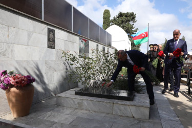 27 Sentyabr – Anım Günü ərəfəsində Suraxanı rayonunda Vətənimizin müstəqilliyi, suverenliyi və ərazi bütövlüyü uğrunda canından keçərək şəhidlik zirvəsinə ucalmış qəhrəmanlarımızın əziz xatirəsi dərin ehtiramla yad edilib