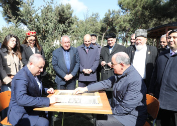 “Şəhərsalma və Memarlıq İli”  çərçivəsində Suraxanı rayonu, Əmircan qəsəbəsində salınan yeni park martın 19-da bayramlar ərəfəsində sakinlərin istifadəsinə verilib