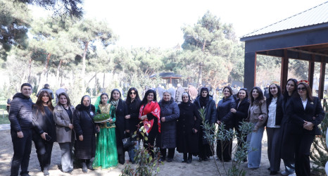 “Şəhərsalma və Memarlıq İli”  çərçivəsində Suraxanı rayonu, Əmircan qəsəbəsində salınan yeni park martın 19-da bayramlar ərəfəsində sakinlərin istifadəsinə verilib