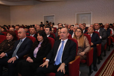 Suraxanıda “Konstitusiya və Suverenlik İli” çərçivəsində Şanlı tariximizin ən şərəfli və qürurverici səhifələrinə həkk olunmuş 8 noyabr – Zəfər gününün 5-ci ildönümü münasibətilə “Zəfər Bayrağına düzlən!” adlı vətənpərvərlik tədbiri keçirilib