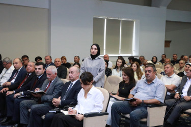 Sentyabrın 10-da Suraxanı Rayon İcra Hakimiyyətinin başçısı Adil Əliyev Bülbülə qəsəbəsində yerləşən 327 saylı tam orta məktəbdə sakinlərlə səyyar görüş keçirib