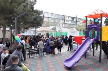 Qeyd edək ki, aprelin 25-də Suraxanı Rayon İcra Hakimiyyətinin təşkilatçılığı ilə Hövsan qəsəbəsi, Rüfət Abdullayev küçəsi məhəllə 14/15 ünvanda yeni təmir olunmuş məhəllənin açılışı olub