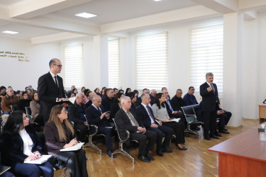 Fevralın 18-də RİH başçısı növbəti dəfə 97 nömrəli tam orta məktəbdə Əmircan qəsəbəsinin sakinləri ilə görüşüb