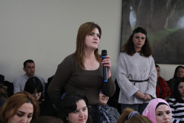 Yanvarın 7-də Suraxanı Rayon İcra Hakimiyyətinin başçısı Adil Əliyev B.Qulamoğlu adına 285 nömrəli tam orta ümumtəhsil məktəbdə Qaraçuxur qəsəbə sakinləri ilə görüşüb