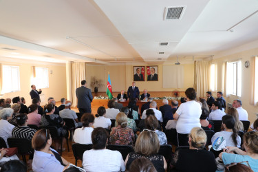 Sentyabrın 3-də Suraxanı Rayon İcra Hakimiyyətinin başçısı Adil Əliyev Qaraçuxur qəsəbəsi, Yeni Günəşli “D” yaşayış sahəsində yerləşən 290 saylı tam orta məktəbdə sakinlərlə səyyar görüş keçirib