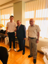 Suraxanı Rayon İcra Hakimiyyətinin təşkilatçılığı ilə “Ahılların təcrübəsi – Gənclərin gələcəyi” adlı layihə çərçivəsində növbəti görüş “Suraxanı maşınqayırma zavodu” ASC-də uzun illər direktor vəzifəsində çalışmış, rayon Ağsaqqallar şurasının sədri Arif Babayev ilə təşkil olunub