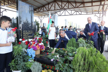 27 Sentyabr – Anım Günü ərəfəsində Suraxanı rayonunda Vətənimizin müstəqilliyi, suverenliyi və ərazi bütövlüyü uğrunda canından keçərək şəhidlik zirvəsinə ucalmış qəhrəmanlarımızın əziz xatirəsi dərin ehtiramla yad edilib