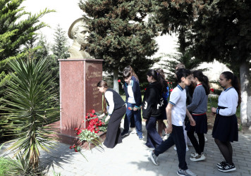 Bu gün Suraxanı rayonunda Milli Qəhrəman Albert Aqarunovun xatirəsi anılıb