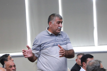 Sentyabrın 10-da Suraxanı Rayon İcra Hakimiyyətinin başçısı Adil Əliyev Bülbülə qəsəbəsində yerləşən 327 saylı tam orta məktəbdə sakinlərlə səyyar görüş keçirib