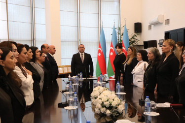 Suraxanı Rayon İcra Hakimiyyətinin təşkilatçılığı ilə “5 oktyabr – Beynəlxalq müəllimlər günü”nə həsr olunmuş tədbir keçirilib.