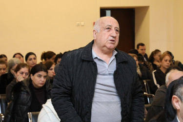 Suraxanı RİH başçısı Adil Əliyev Qaraçuxur qəsəbəsə  sakinləri ilə səyyar görüş keçirib