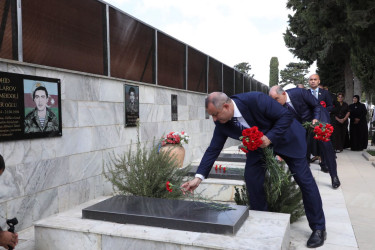 27 Sentyabr – Anım Günü ərəfəsində Suraxanı rayonunda Vətənimizin müstəqilliyi, suverenliyi və ərazi bütövlüyü uğrunda canından keçərək şəhidlik zirvəsinə ucalmış qəhrəmanlarımızın əziz xatirəsi dərin ehtiramla yad edilib