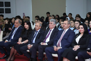 Bakı Şəhəri üzrə Təhsil İdarəsi və Suraxanı Rayon İcra Hakimiyyəti tərəfindən ümumi təhsil müəssisələrinin XI sinif şagirdlərinin iştirakı ilə Heydər Əliyev irsinin öyrədilməsi dərslərinə həsr olunmuş “Naxçıvan– Diyarım mənim” adlı tədbir keçirilib