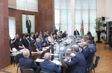 İyunun 22-də Suraxanı Rayon İcra Hakimiyyətinin başçısı Adil Əliyev Rayon İcra Hakimiyyətində növbəti vətəndaş qəbulu keçirib